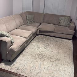 Sectional Couch w Pullout Mattress