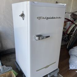 Frigidaire Retro Mini Fridge