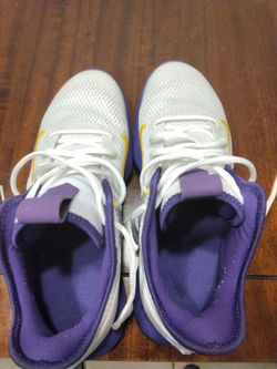 Nike LeBron witness 4