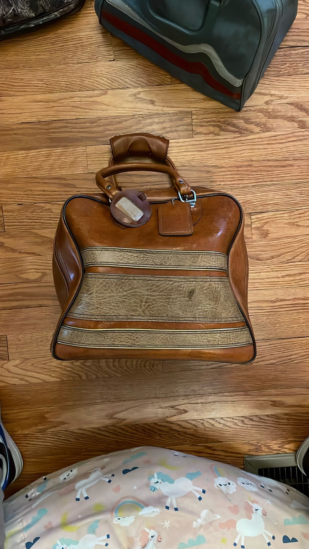 Brown vintage bowing bag + shoes and ball