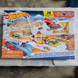 2022 Hot Wheels ADVENT CALENDAR - Brand New!!!