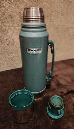 Stanley Classic Vacuum Insulated Thermos Bottle 1.1 Qt / 1.0 L - Hammertone Green