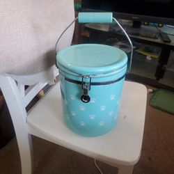 Dog treat storage container