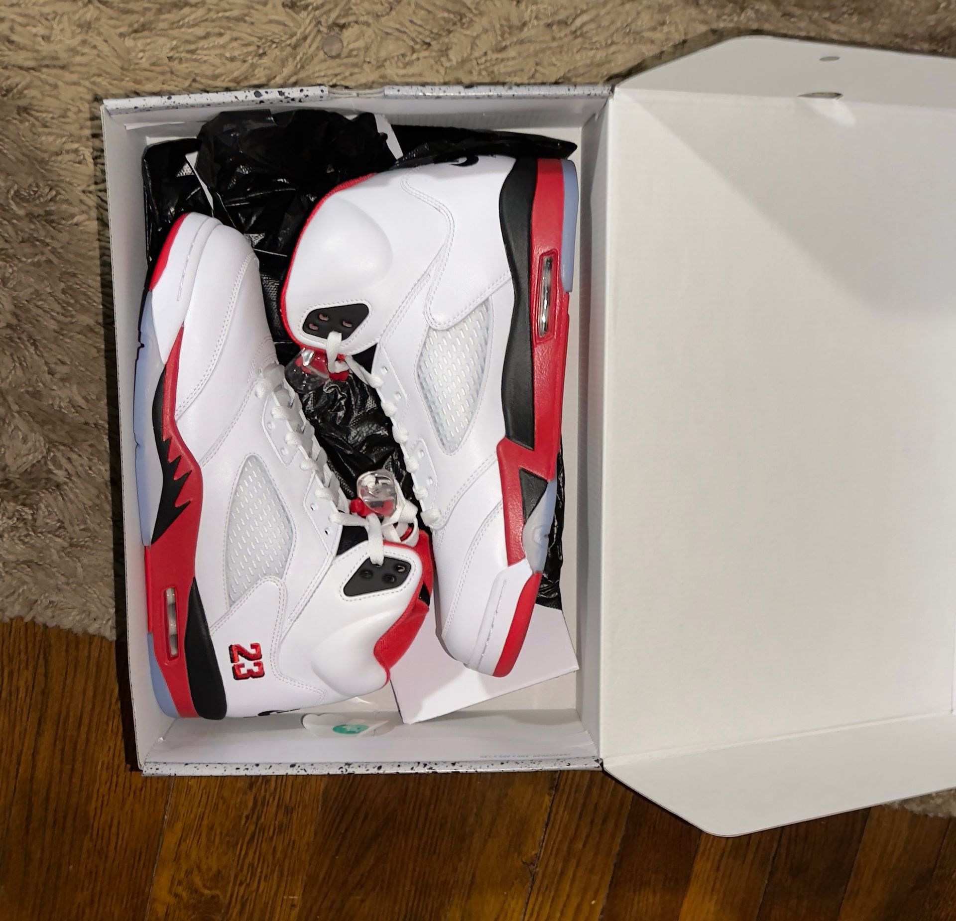 Jordan 5 Retro Fire Red Black Tongue 10.5 Men Brand New