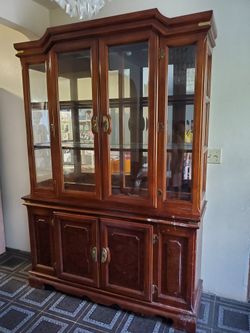 Chins Cabinet 2pc