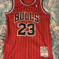 Men’s Stripped Jordan Bulls Red #23 Jersey  Sz M 