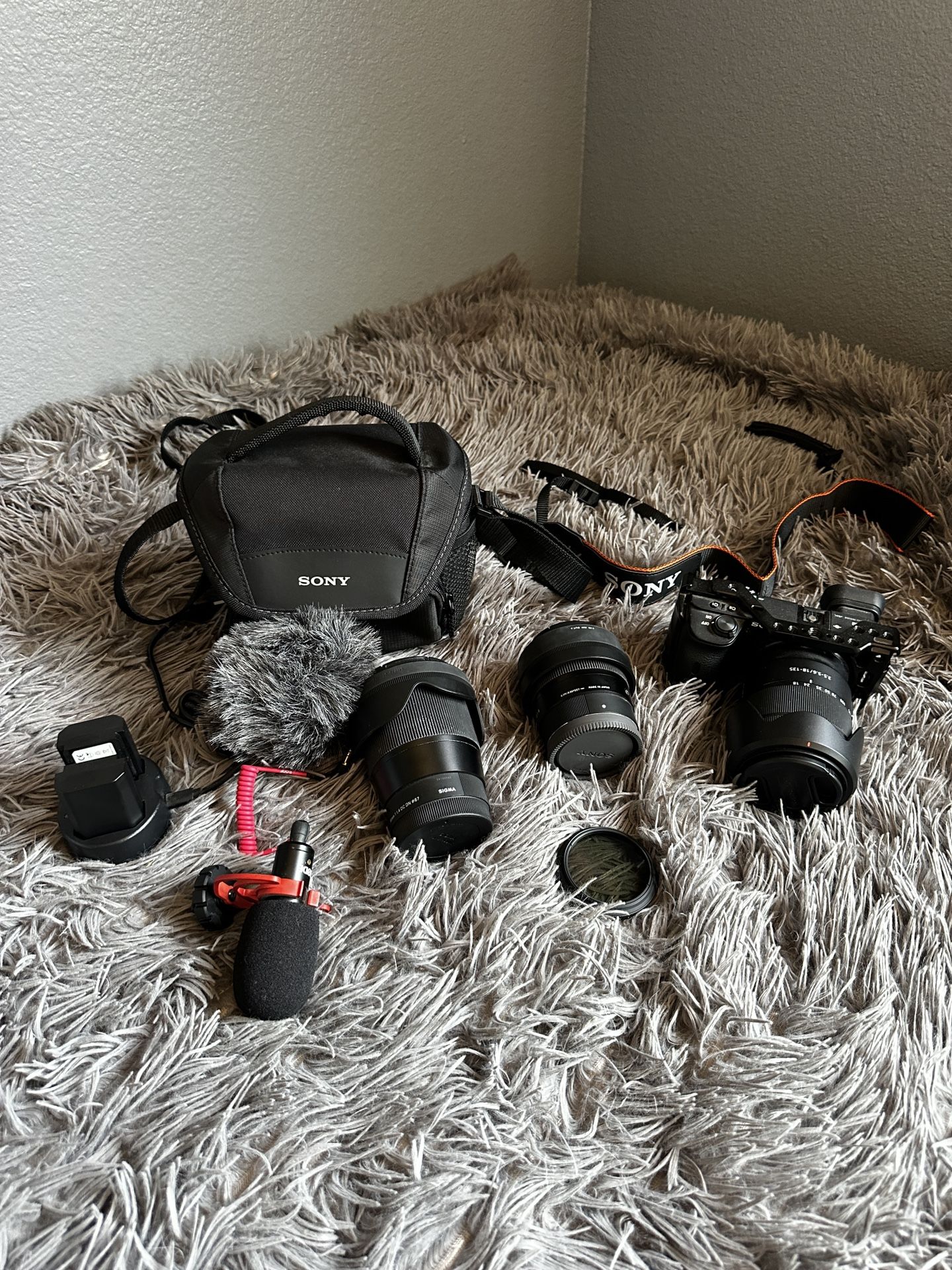 Sony A6600 Camera With 2 Sigma Lenses And Accessories
