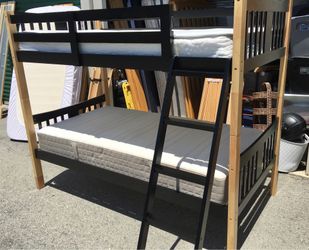 ***Twin Bunk Bed with Mattress ***