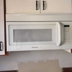 Otr Microwave White Frigidaire 30"