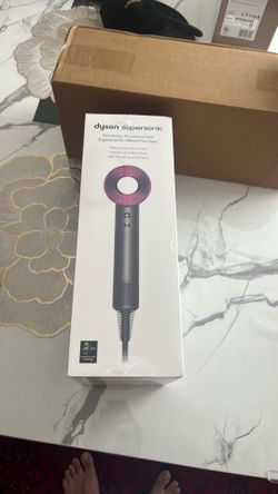 Dyson supersonic with styling attachments