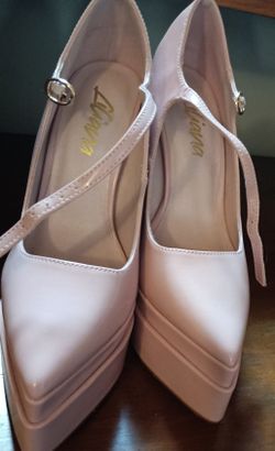 Liliana Pointed Platform Shoes Size 5 1/2