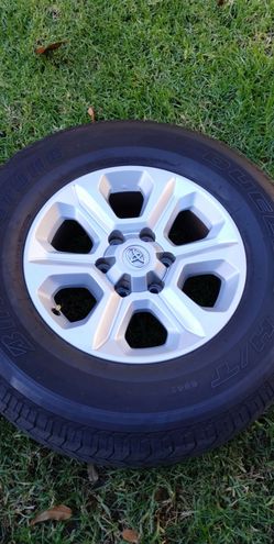 LIKE NEW SPARE TOYOTA 17" WHEEL WITH USED BRIDGESTONE TIRE 265/70/17 FOR ANY 4RUNNER TACOMA TUNDRA SEQUOIA OR T-100 WITH 6LUGS 1989 TO 2024