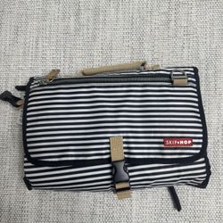 Skip Hop Travel Changing Mat w/ Munchkin Diaper Bag Holder 