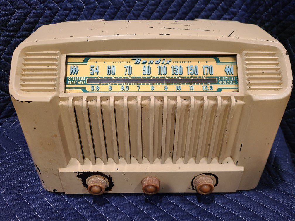 1947 Antique Vintage Bendix Tube Table Radio