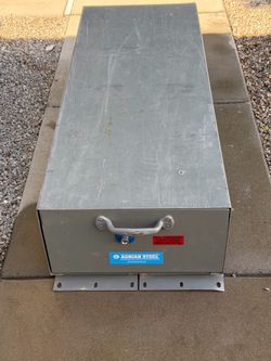 Adrián steel floor box tools