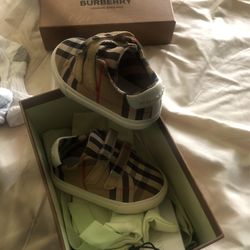 4c  Burberry shoes