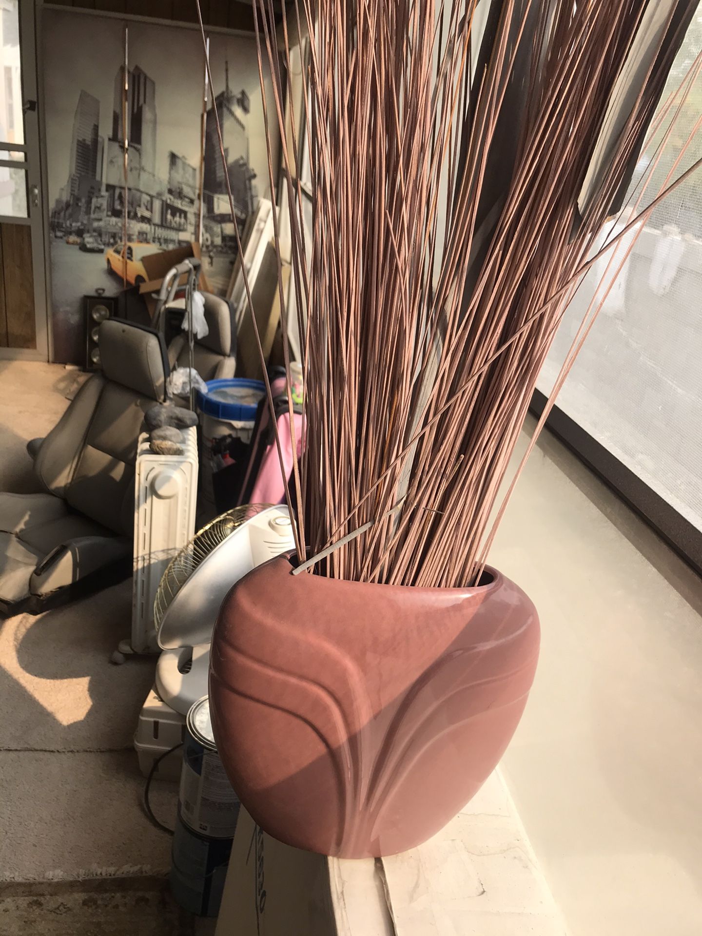 Vase and decorative straw.