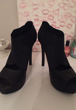 Jessica Simpson black pumps 7.5
