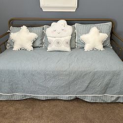 Twin Brass Trundle Bed 