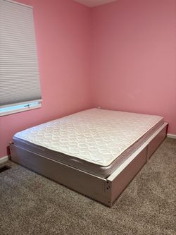 White bed frame with mattress - Queen