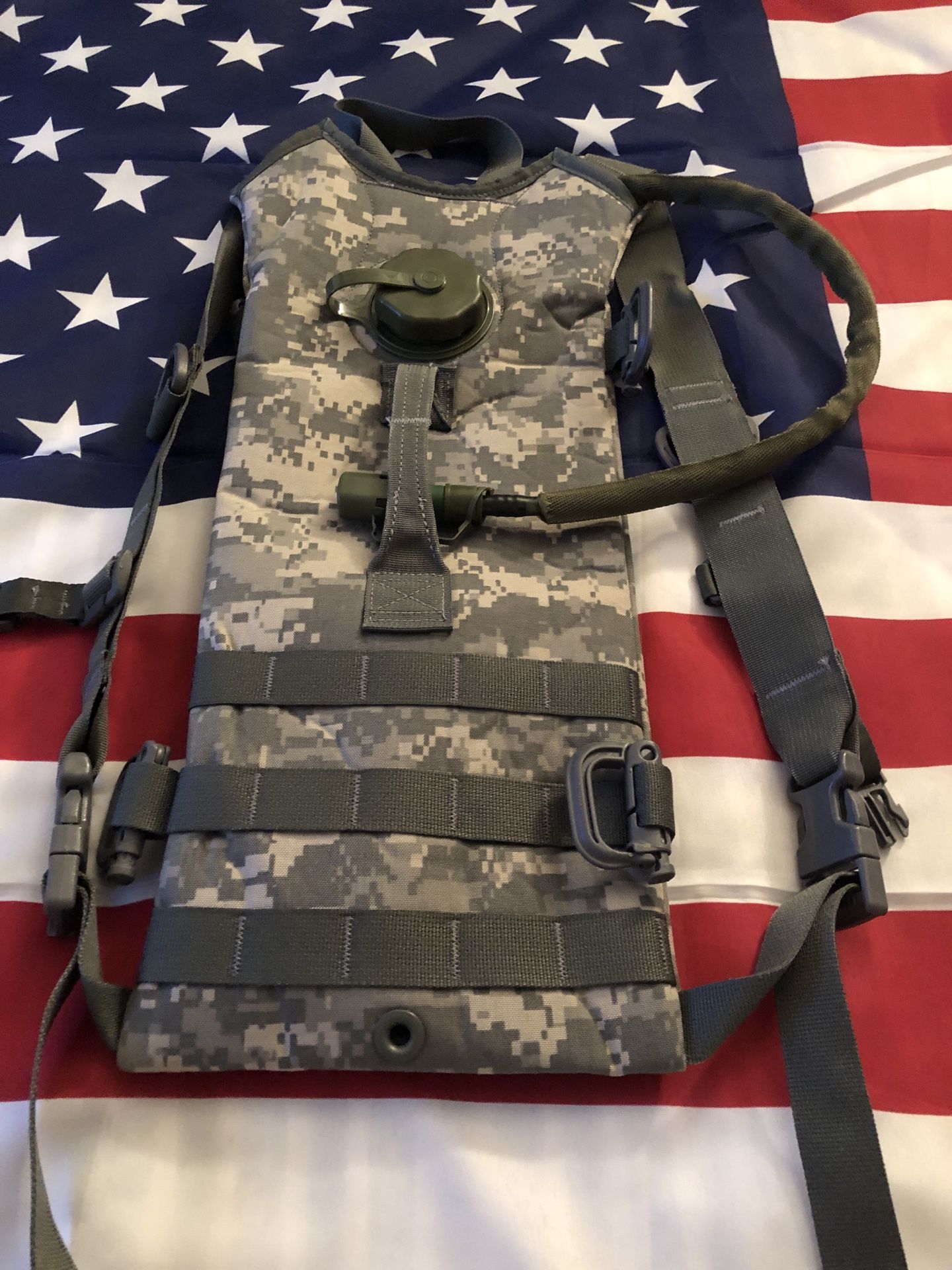 Military Molle 3L Hydration System Carrier Backpack with Bladder - ACU - NEW