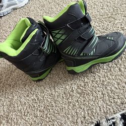 Youth Boys Snow Boots Size 3