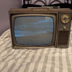 1970 Magnavox 12" B&W TV 