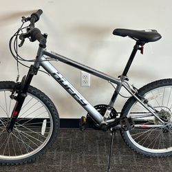 huffy 24” rock Creek boys mountain bike for men, silver gray 54309P7