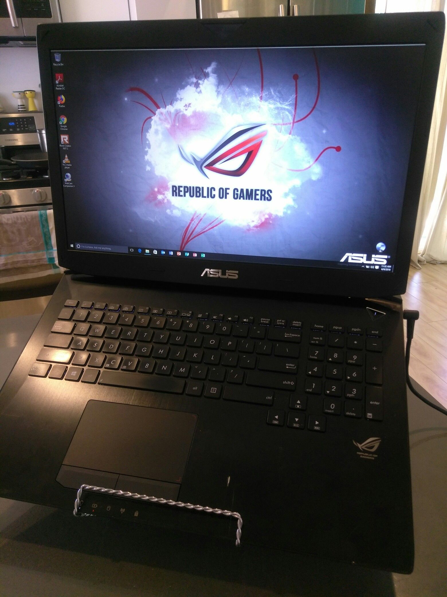 Asus Gamers Republic, 17", Icore 7 - 8cores, 16GB memory, SSD 500GB, lid up keyboard, Win 10 pro