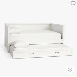 Pottery Barn Hampton Daybed with Trundle