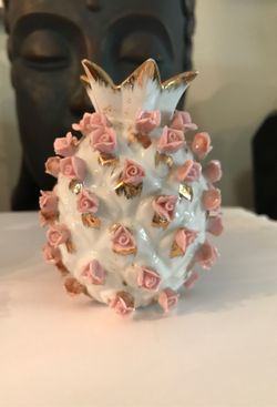 Victoria has paint And gold 24 karat don’t mess up