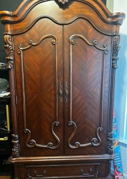 Solid wood cabinet