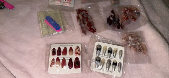Nails press on