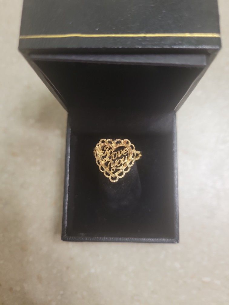 14 K Gold Ring. Weight Is 2.8 Grams