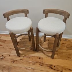 Round Cushion Bar Stools 