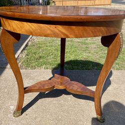 Gorgeous Vintage Baker Furniture Round Table