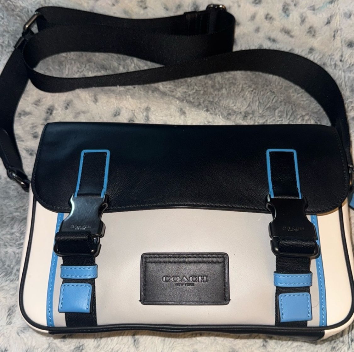 Men’s or Women’s Super Dope Coach Crossbody Bag! Brand New Without tags! Magnetic Closures And So Much Storage. 10/10