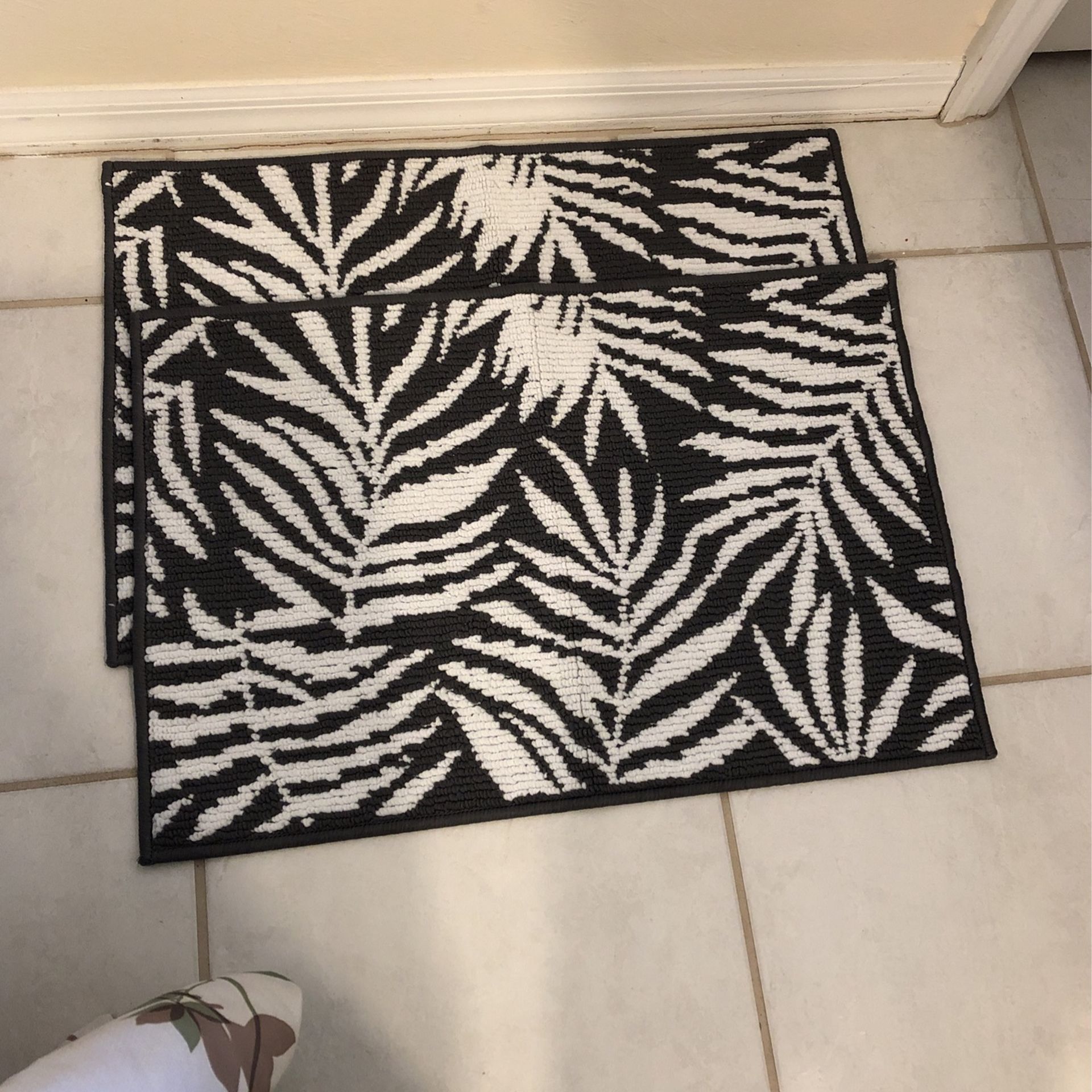 (2) Kitchen Rugs 18x27 In. Brand New