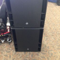 Mackie, 18 inch bass woofers
