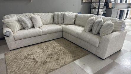 Olivia 🎉 brand new/ modern/luxury 🌼 chesssington lux sectional