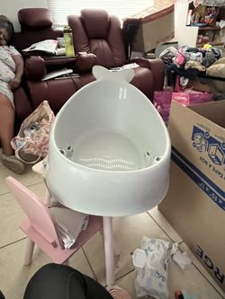 Large Whale baby Bathtub With Plug To Let Out Water And Various Toys