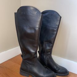 Women’s Size 7 Boots. Only Been Used Once .