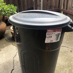 20 Gallon Hyper Tough Trash Can