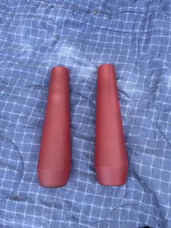 2 red vases