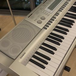 Casio WK-200 Electric Piano