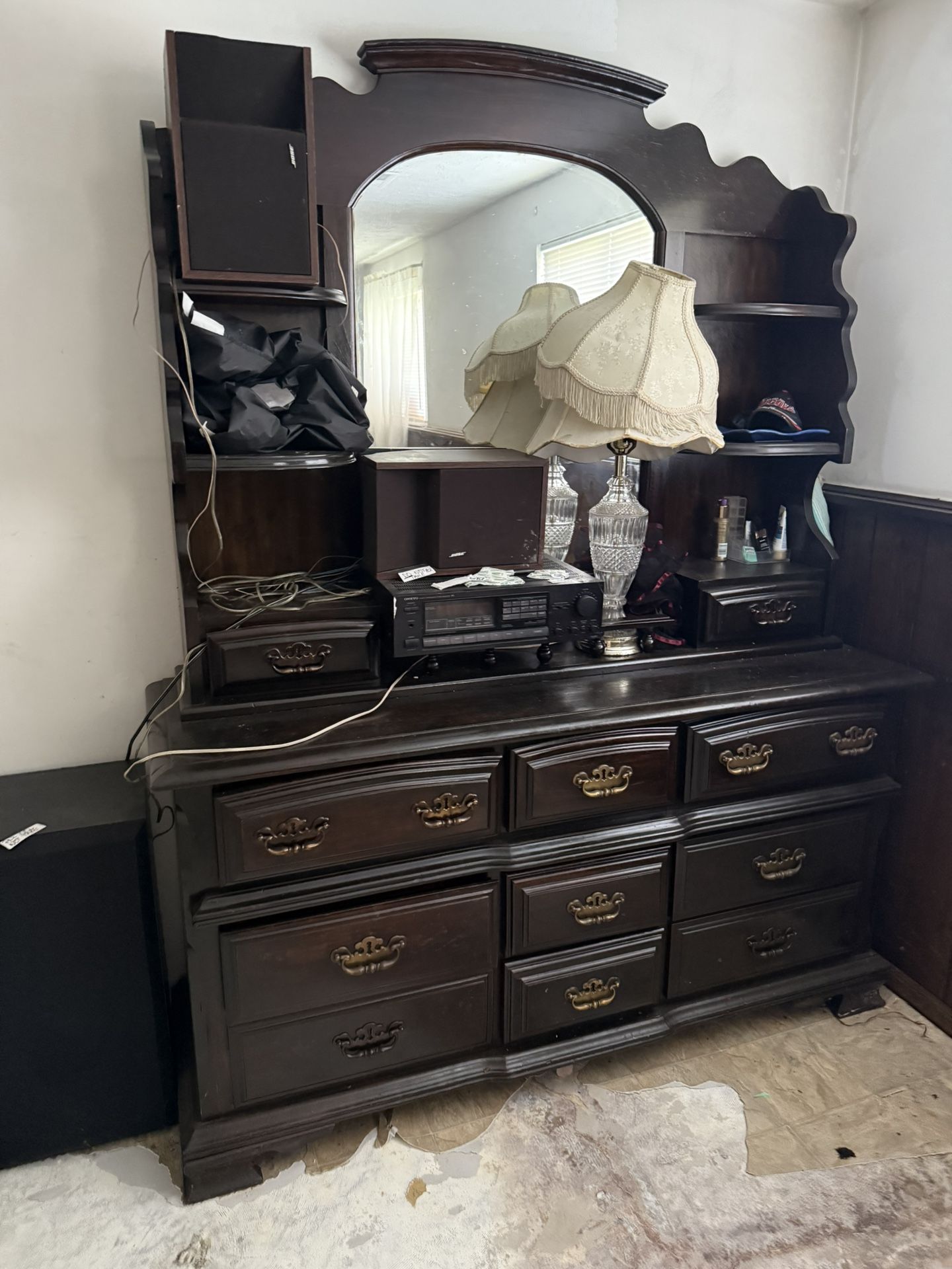 Dresser With Mirror