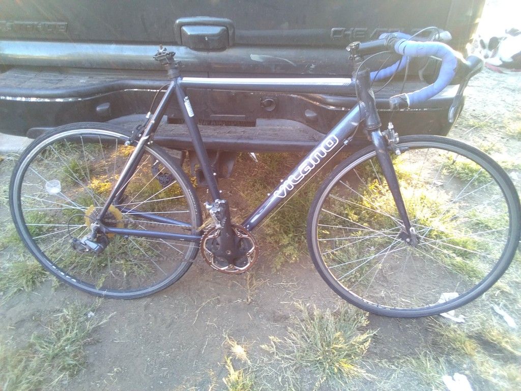 Vilano forza foul road bike