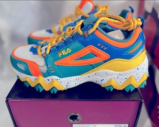 Fila Oakmont Tr  activewear sneakers shoes women's size 6 flats colorblock