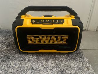DEWALT Cordless Jobsite Speaker and Battery