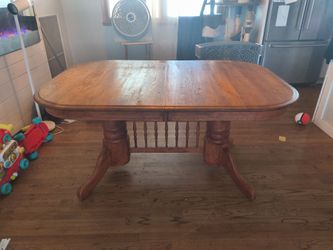 Dining room table w/leaf